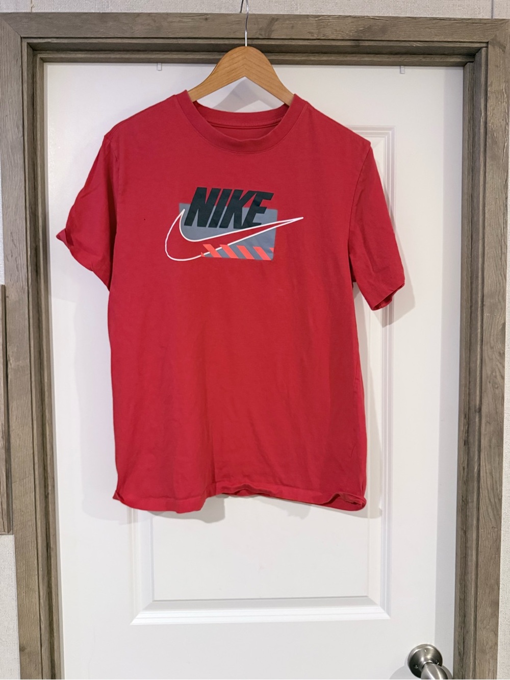Nike Red Short-Sleeve Graphic Logo Tee